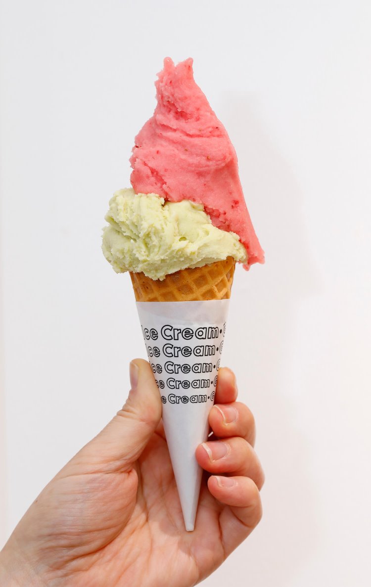 ジェラート（2フレーバー）680円、ピスタチオは+160円。