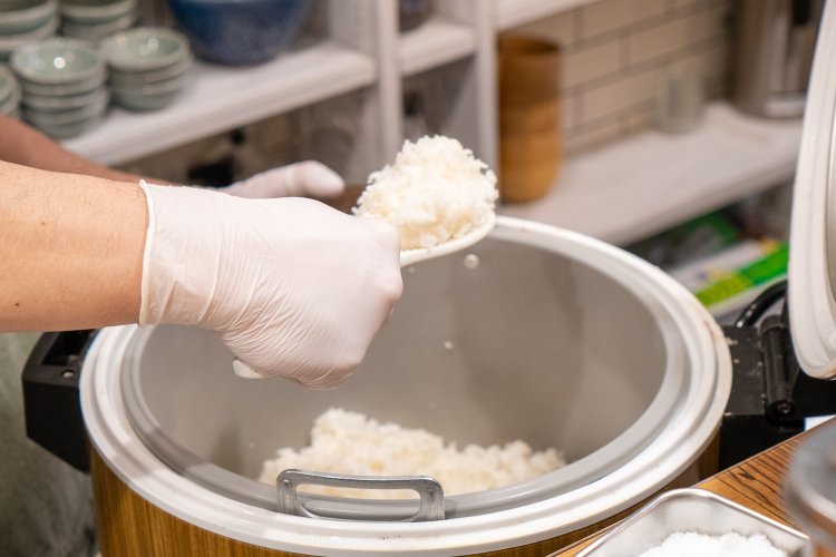 厳選したジャスミンライスは鶏出汁スープを吸ってますますいい香り！