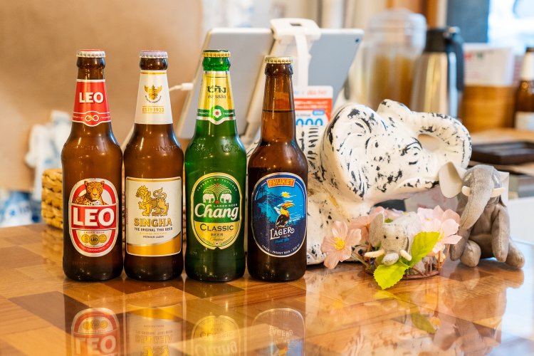 レオビール、シンハービール、チャーンビール、プーケットビール各615円。