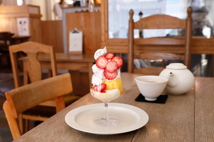 豆乳くず餅と苺のヴァシュラン1780円。