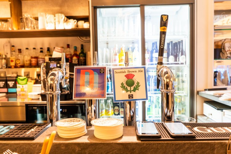 もちろんランチタイムにもビールは飲める。