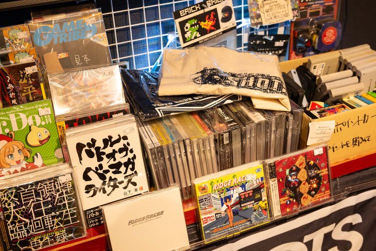 本・CD・その他「レトロゲームグッズ」も販売しており、注目は近年作られた商品。今だからこそ楽しめるものがいろいろある。
