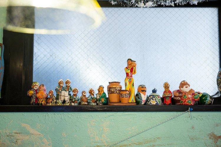 ウズベキスタンの民芸品も飾られていた。