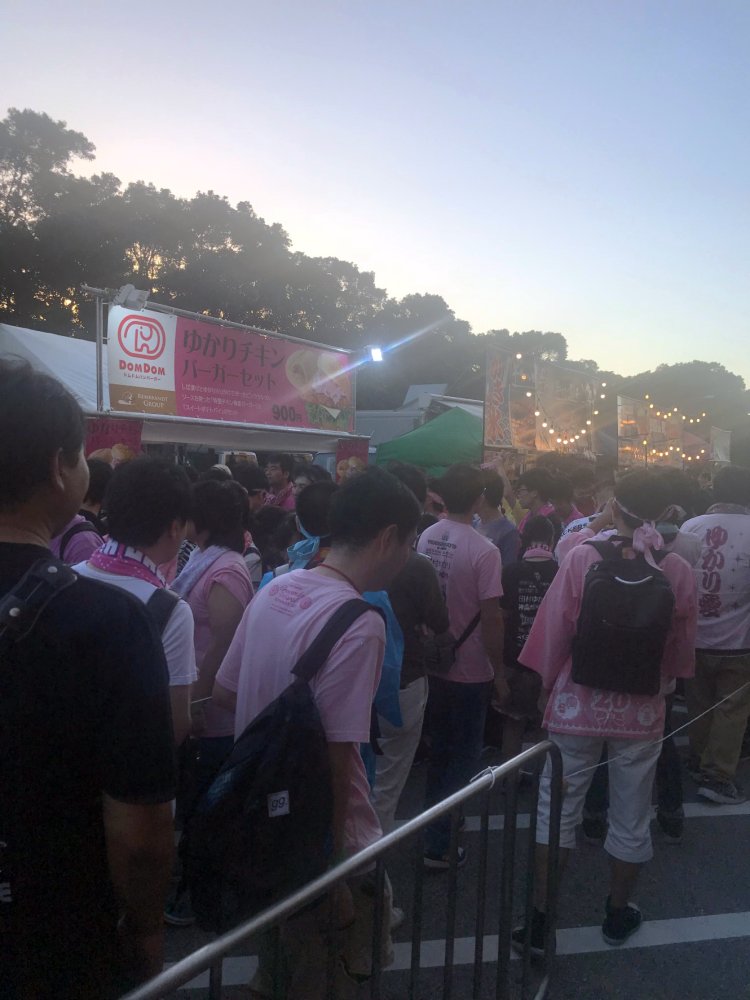 「ゆかりっく Fes’18 in Japan」の様子。売り切れで拍手が巻き起こるなんて、ファンの愛が深すぎる！（写真提供＝ドムドムフードサービス）。