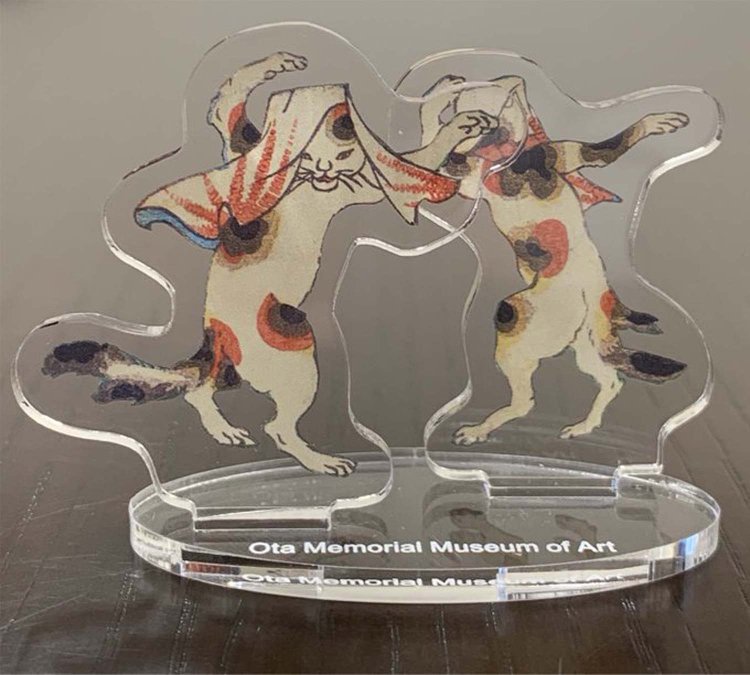 『太田記念美術館』オリジナルの猫グッズも豊富にそろう。