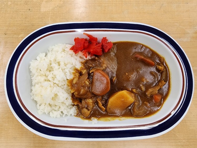 ミニアメ横カレー。単品でも注文できる。単品は300円。