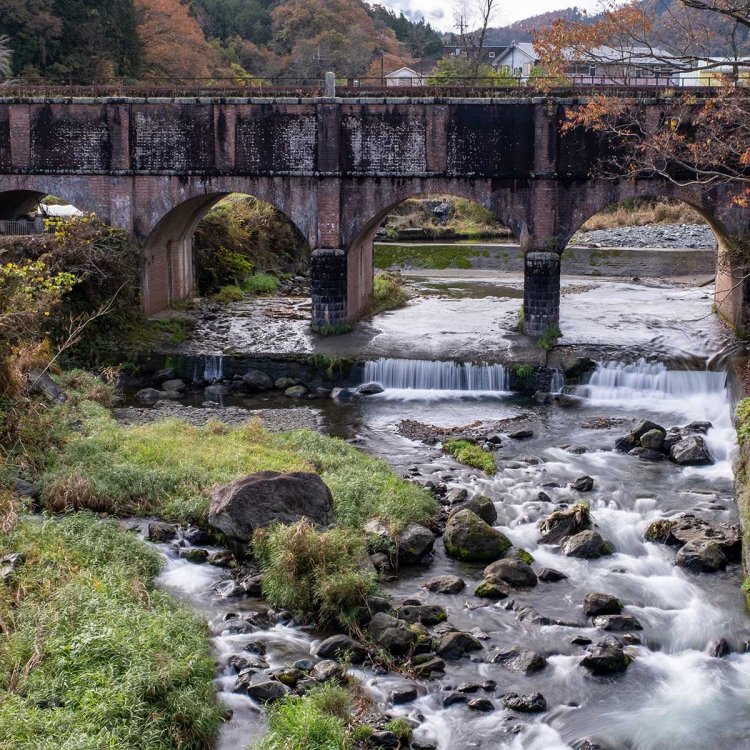 大月市の駒橋発電所へ水を送る落合水路橋。