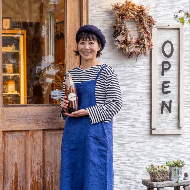 「味は濃いめで時短の調味料にも使える二刀流です！」と笑う小宮さん。