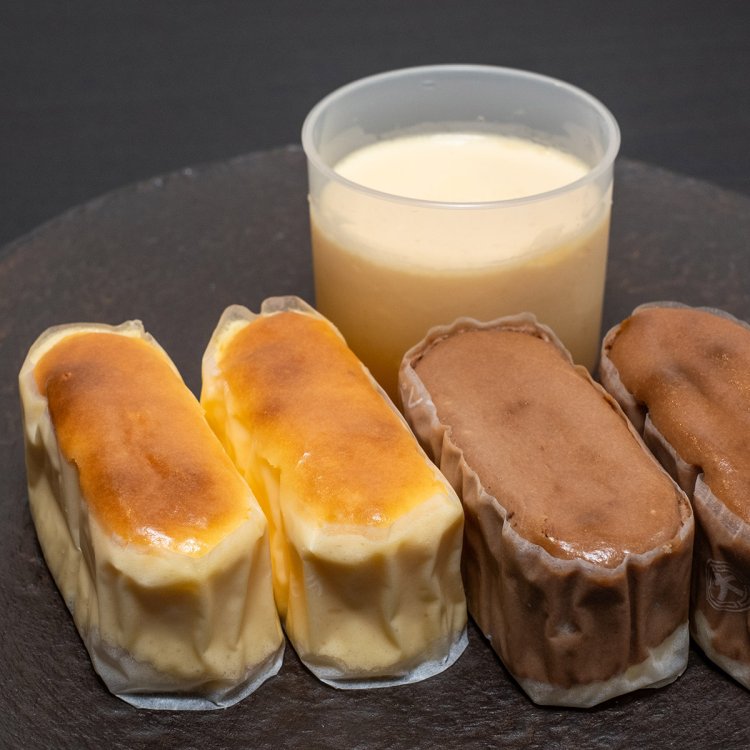 独特の食感の半熟チーズケーキ・半熟ショコラ各140円と半熟つるつるプリン162円。