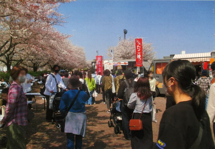 キッチンカーの出店もあって、おいしそうなグルメに目移り必至！