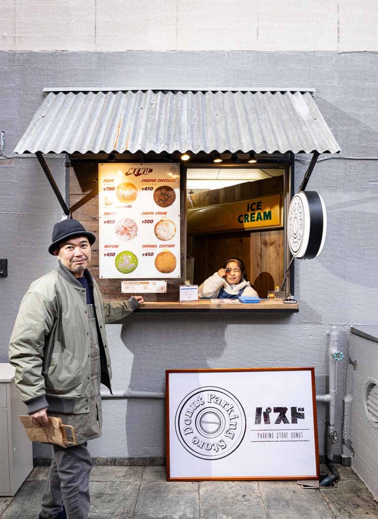 店主の栗林良行さんとたまに会える子供店長（娘さん）。「私のおすすめはチルディッシュチョコ！」。