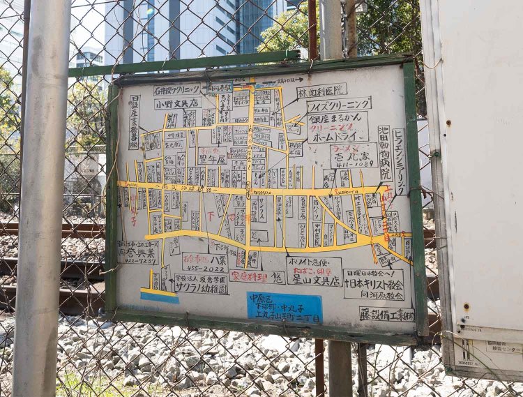 向河原駅に掲示されていた商店街の古い地図。