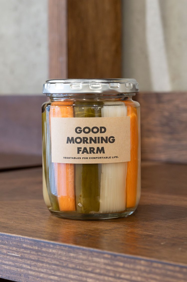 愛媛野菜のミックスピクルス1460円。