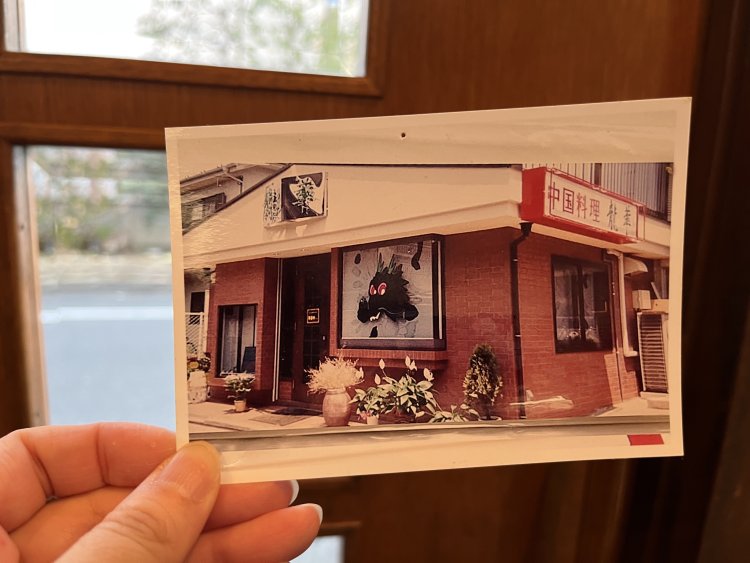 吉祥寺に移転後、開店当時の写真を見せてくれた。