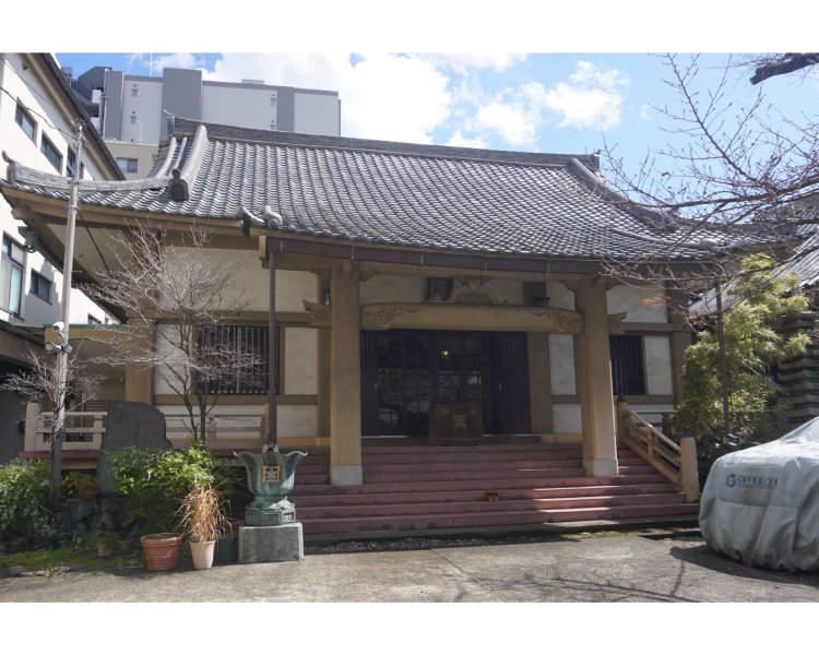 御本尊が祀られている本堂。