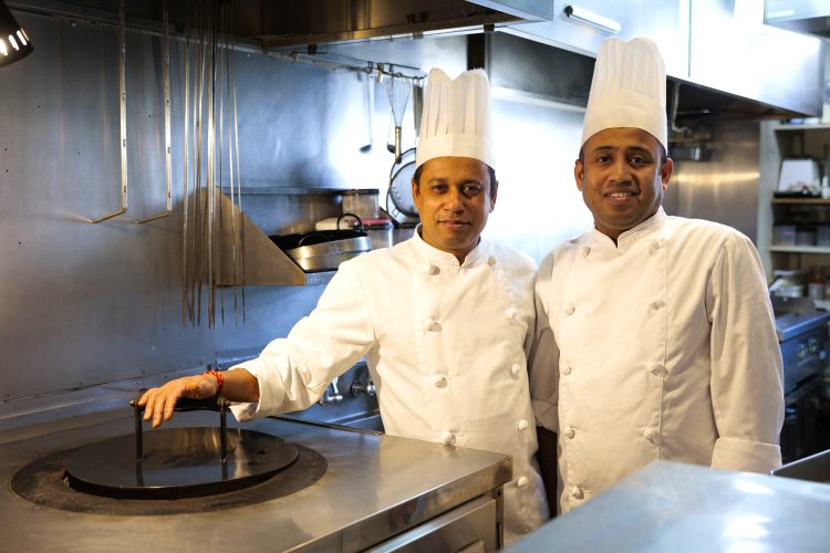 有名ホテル出身のシェフとタンドール窯のプロが調理を担当。