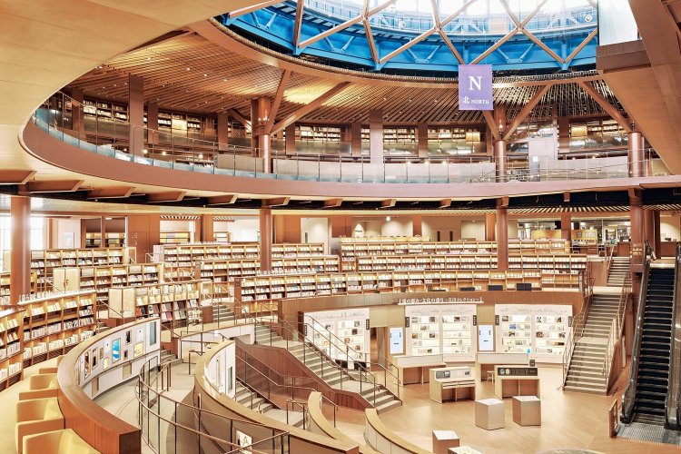 写真＝石川県立図書館。