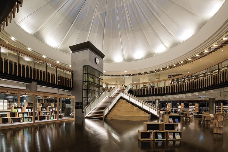 図書館探訪ライターがおすすめする図書館絶景5選。美しくて機能的、建築意匠にふれる読書体験を！