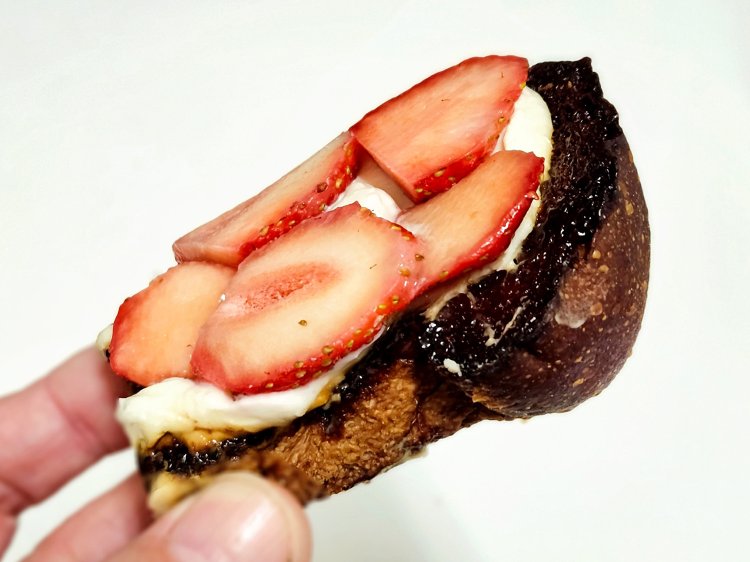 いちごのハニートースト356円。