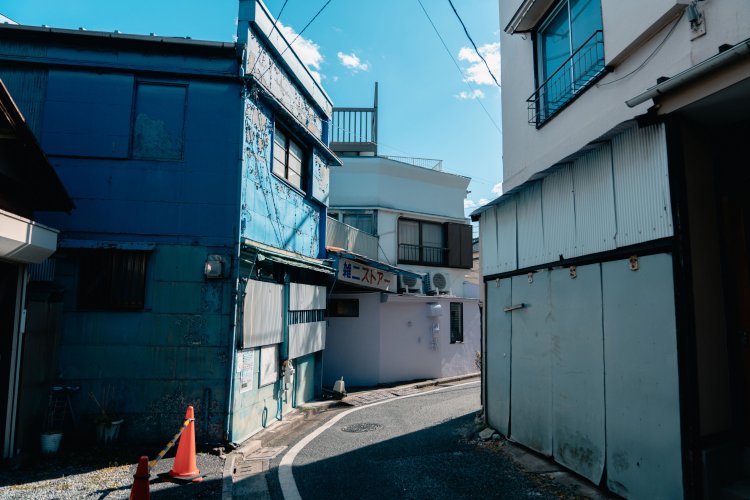 唐突に、はっきりと「雑二ストアー」を見つけられてテンション上がる。