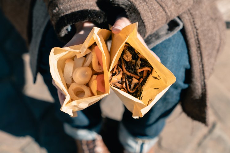 お総菜を買って公園でいただいた。上品でおいしい！