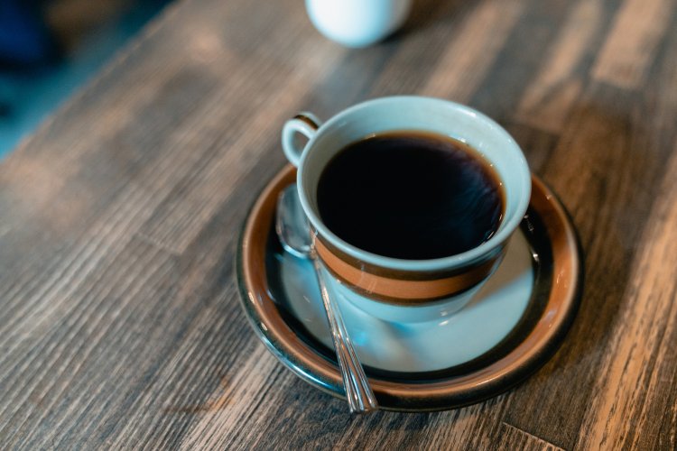 本がたくさん並び、とても落ち着けるカフェでした。