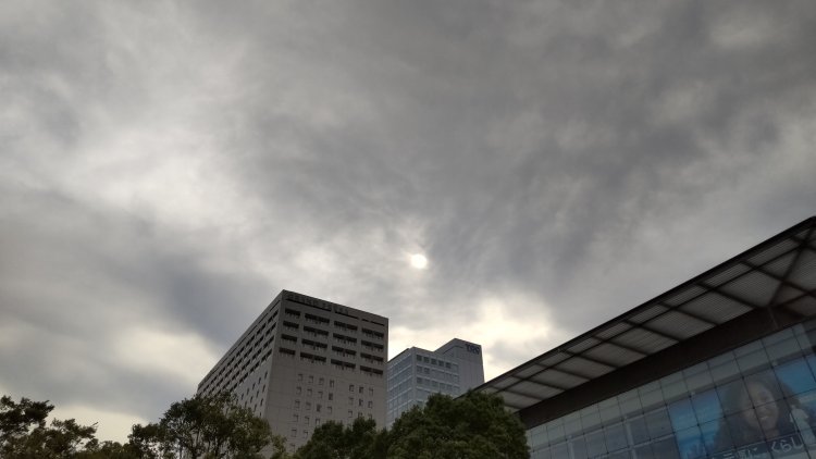 天気も気温も変化が激しい春。その不調は「気象病」かも？原因と対策を知っておこう！