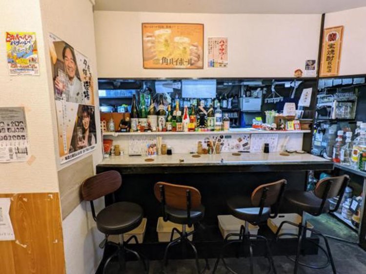 すでに居心地の良さがにじみ出ているカウンター席。