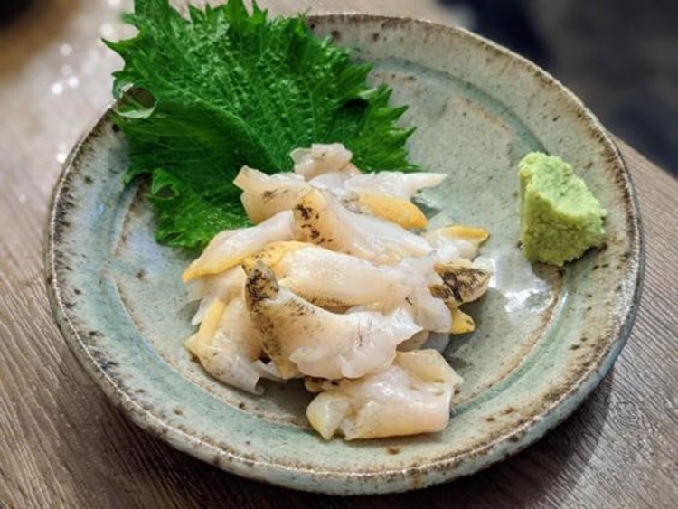 北海道つぶ貝刺し600円。