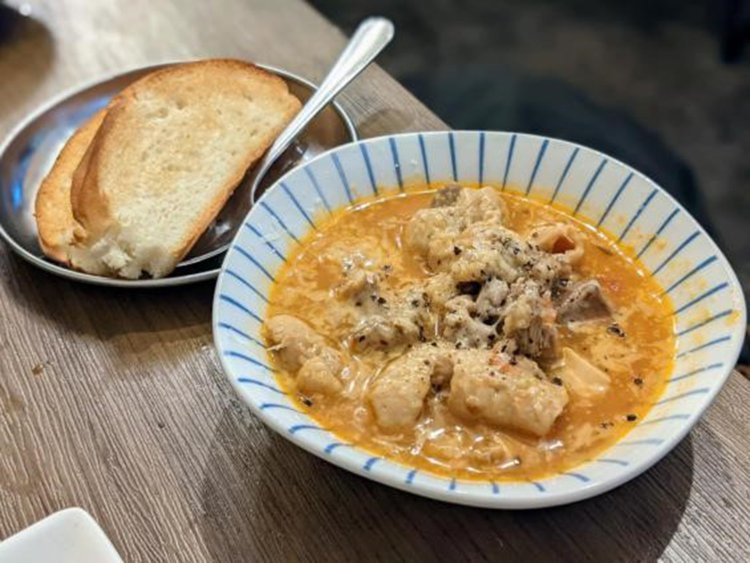 ナポリのモツ煮500円。