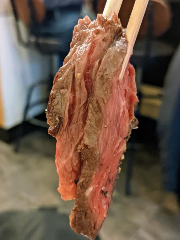 うっとりするほど美しい、そしておいしいハラミ薄切り。