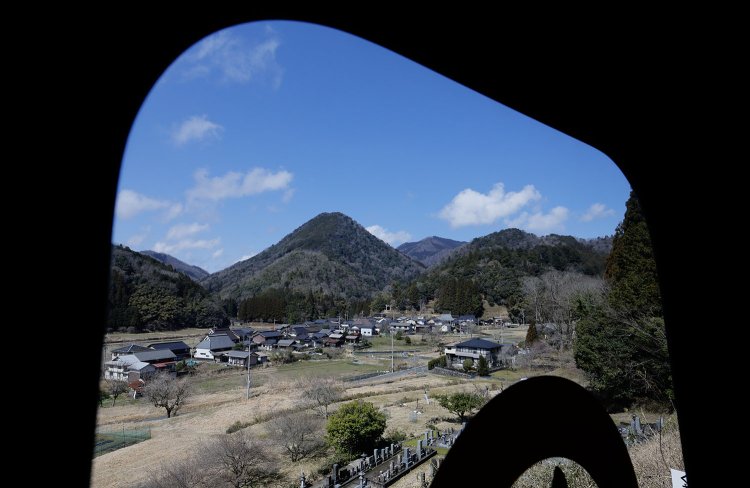 元伊勢外宮 豊受大神社の鳥居が見えるところでは一時停車。車内から参拝できる。