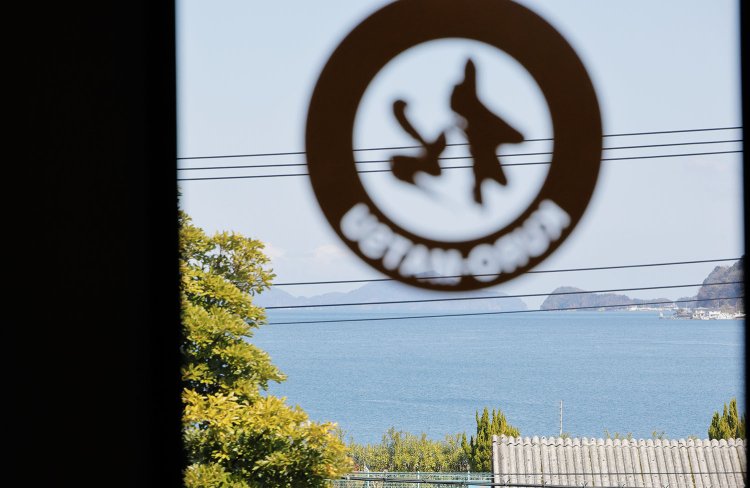 森を抜けて海の車窓になったら天橋立はすぐそこ。