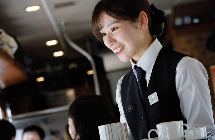 列車でのひとときは、観光からの帰り道を特別なものにしてくれるはず。