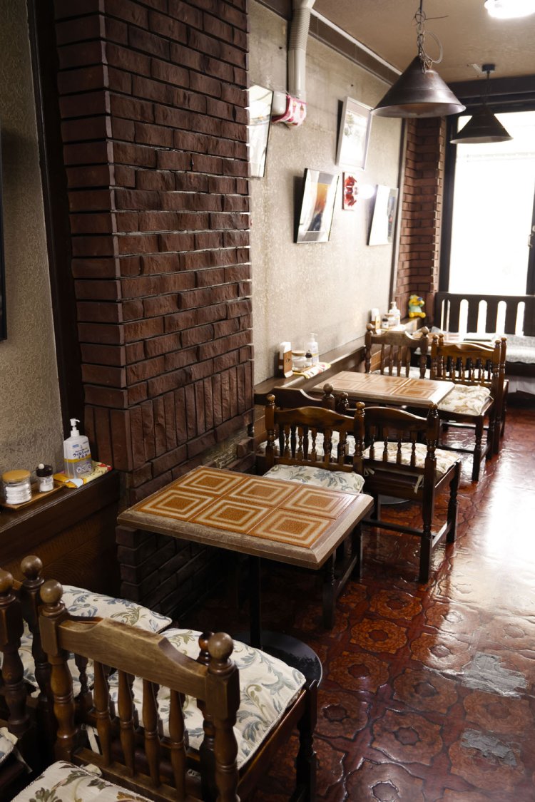 店内の壁にはマスターや写真仲間が撮影した写真も。