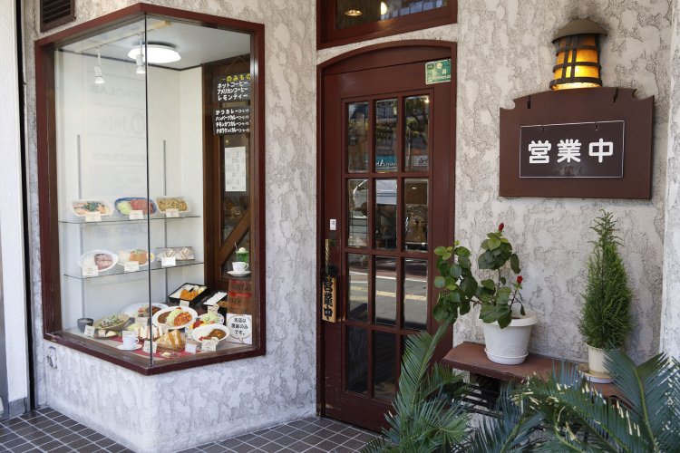 入り口のショーケースに並ぶサンプルも食堂のような充実っぷり！