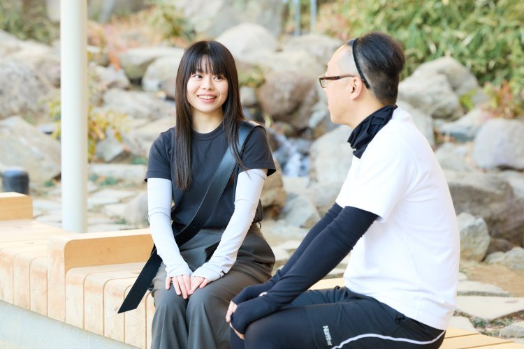 サイズを限定せず、男女兼用できるストレッチ素材。親子やパートナーと共用することも。