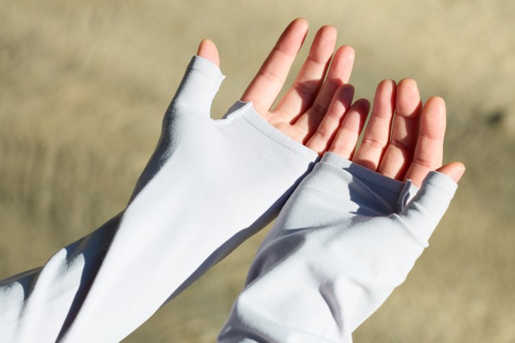 ファイバードライ アームカバー（指付きタイプ）　グレー649円