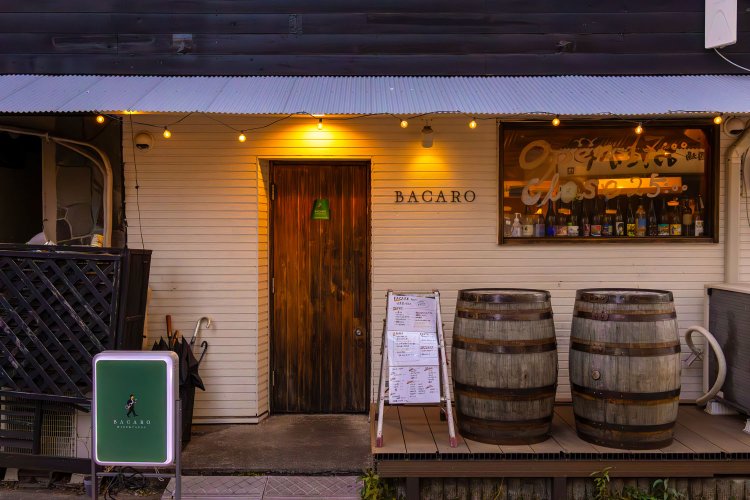 樽のテーブルで外飲みも。