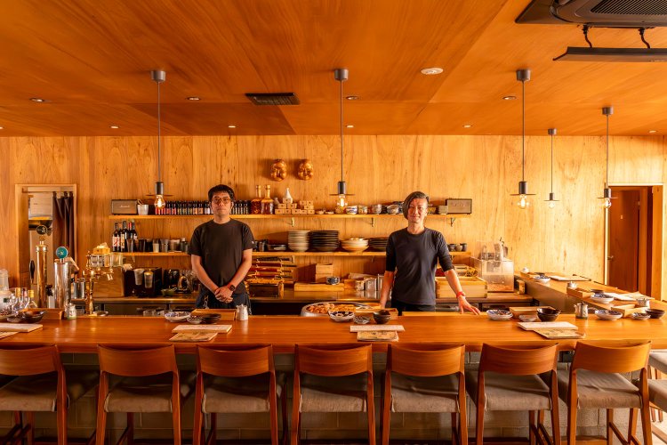 「蒸さずにそのまま削るので、かつお節本来の豊かな風味が楽しめます」とキッチンディレクターの前田恒平さん。