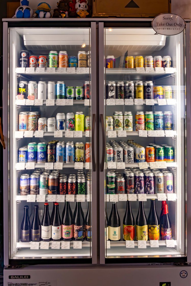 缶は100種類以上（持ち帰りのみ）。