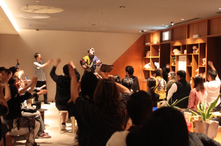 三線ライブは毎日21時～。