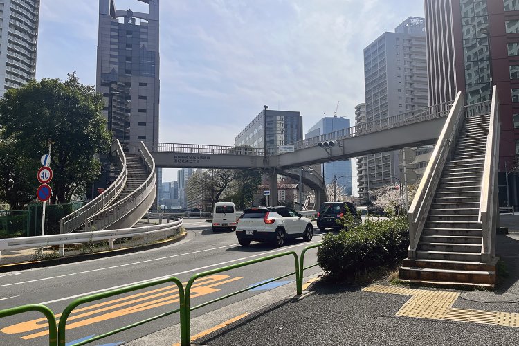 東京街角クイズ 歩道橋