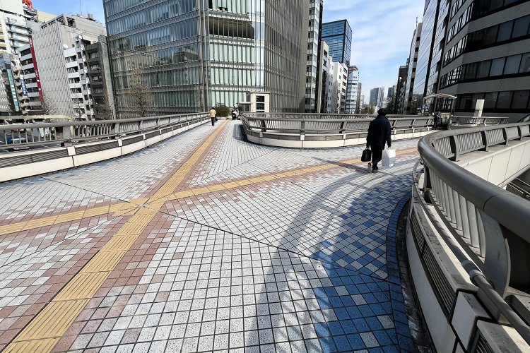 展示ブロックがあるのは今回の出題のなかでここだけ。タイルの色もかわいい。