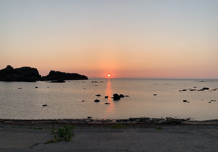 深浦町の海（写真提供＝有馬さん）。