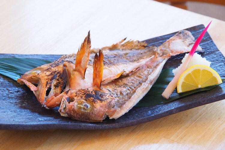 焼き魚1480円〜（サイズにより異なる）。