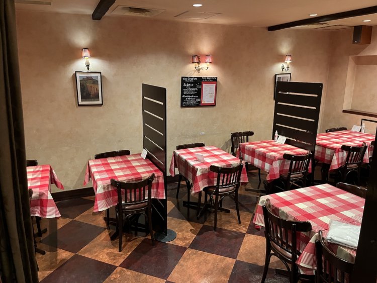 店内は和気あいあいと食事を楽しむ人たちの穏やかな空気感に包まれていた。