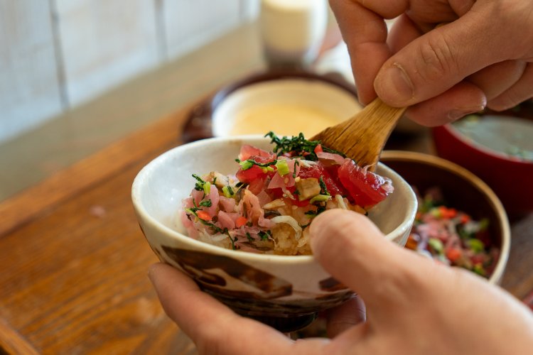 茶碗によそって食べるので味変しやすい。