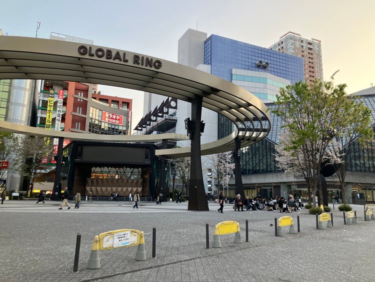 野外劇場でさまざまなイベントが行われるが、イベントがない時でも多くの人が集まる。