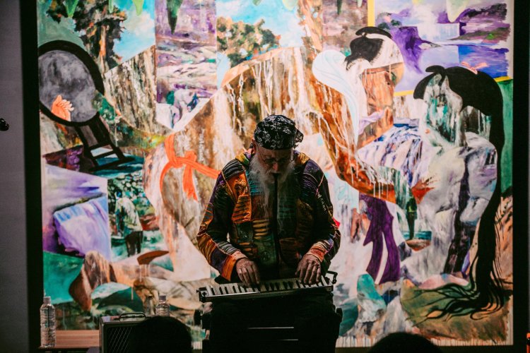 テリー・ライリー 2022年 『豊島横尾館』にて （C）Masahiro Ikeda。